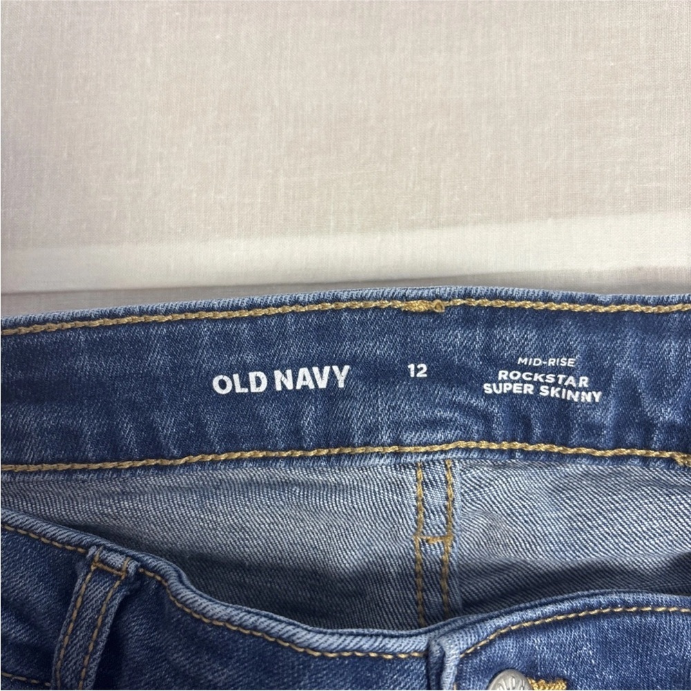 Old Navy Women's Skinny Jeans in Dark Blue Wash - Picture 3 of 7